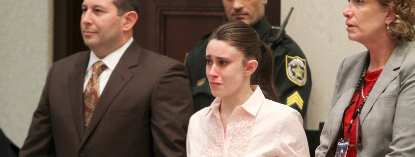 Casey Anthony and Jose Angel Baez standing during the murder trial